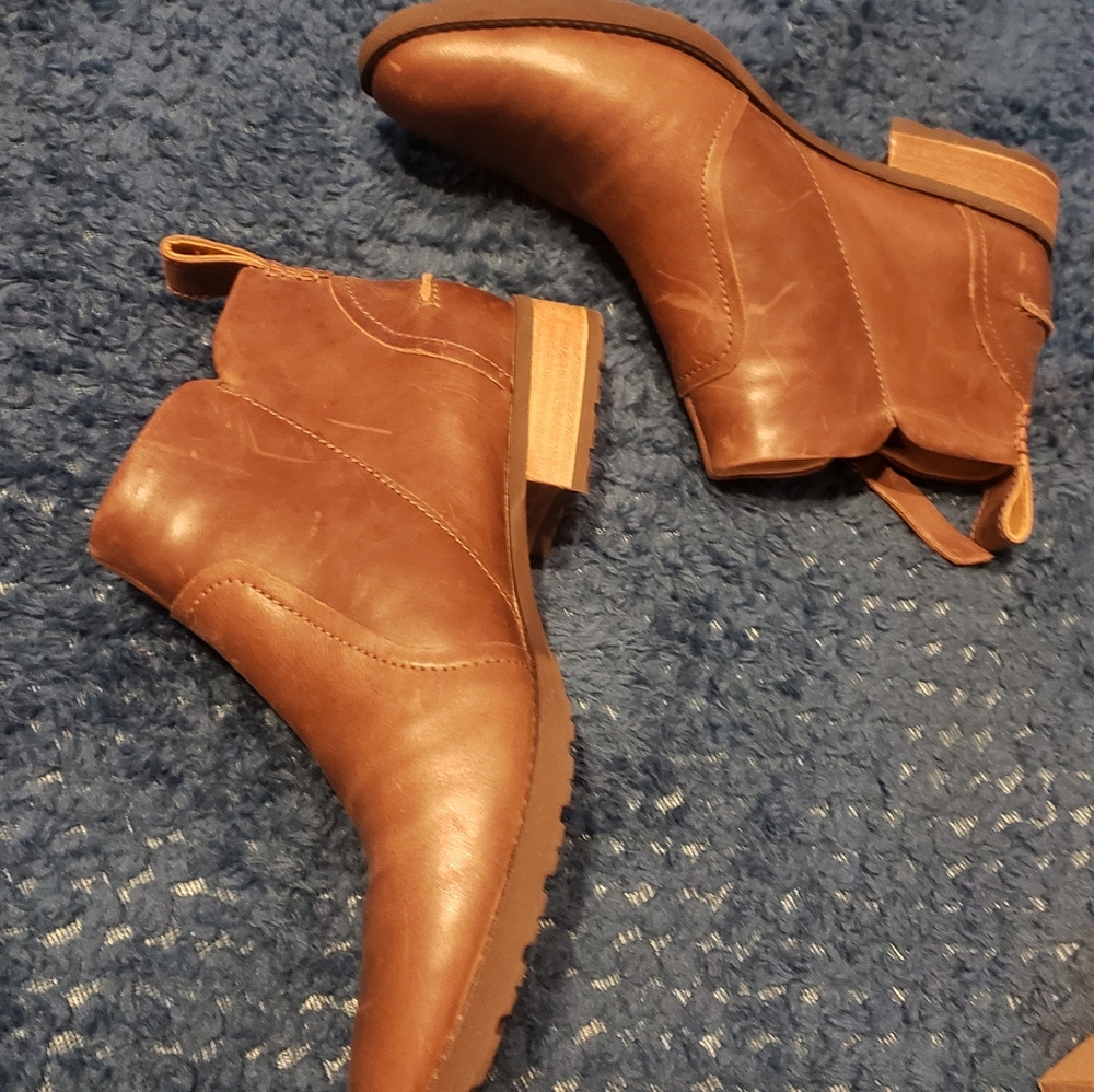 Ugg Aureo boot sz 6 1/2